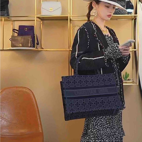 Dior velvet blue tote bag - Picture 6 of 6